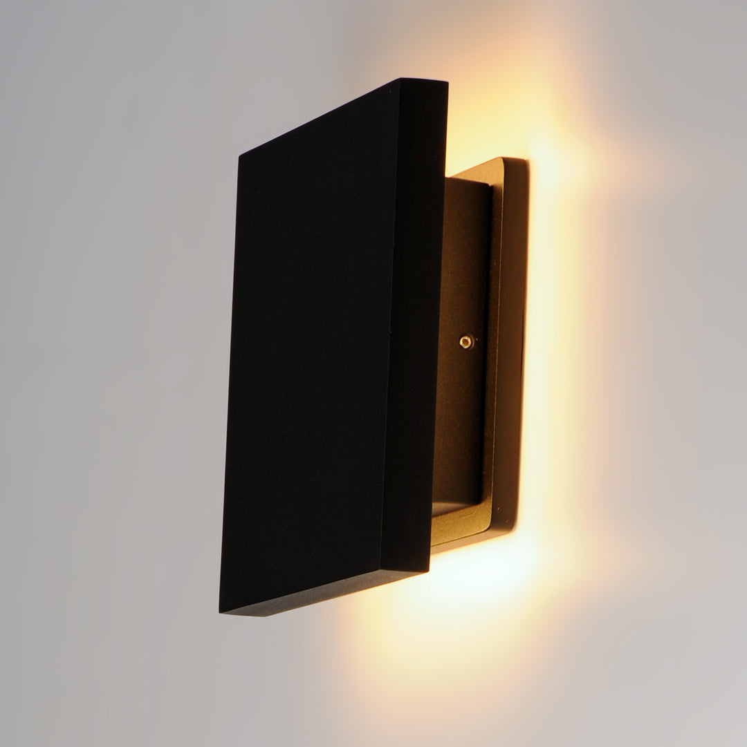 Alumilux: Tau LED Outdoor Wall Sconce by ET2 Lighting, styled view 4