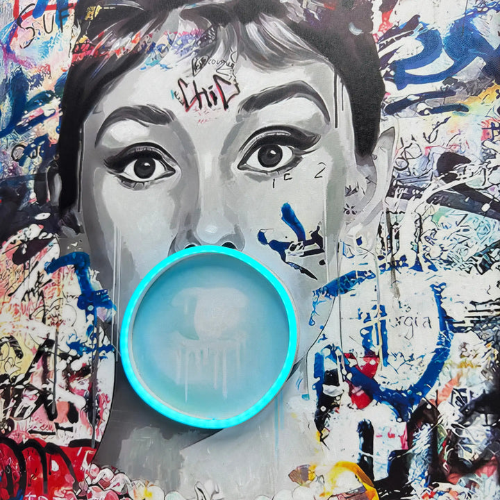 Audrey Hepburn Bubble Gum LED Painting by Interior Moderna - view 9