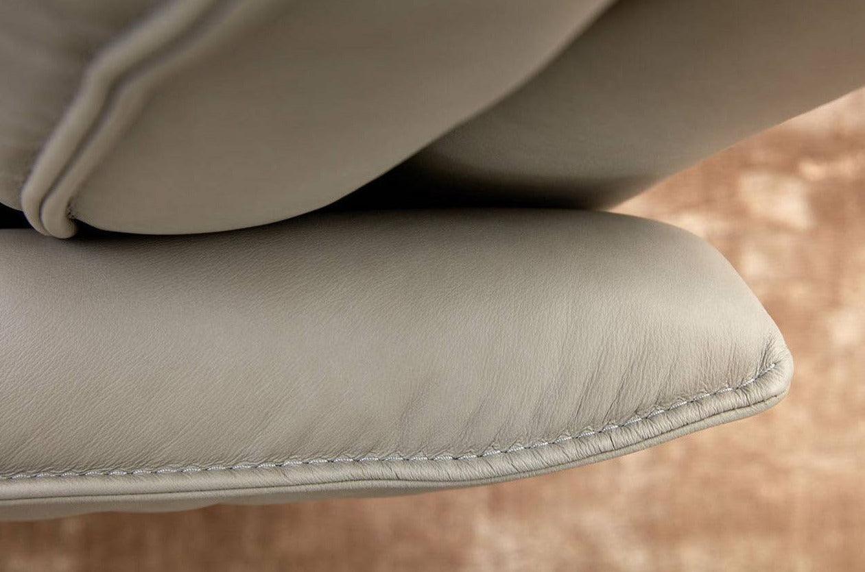 Aura Recliner With Hidden Headrest Recliners Himolla