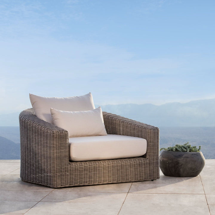 Barcelona Lounge Chair by Harbour lifestyle 1