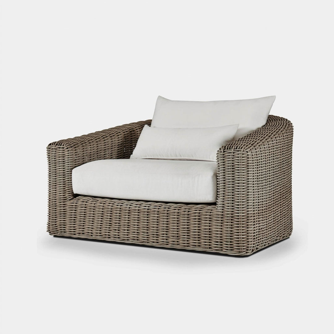 Barcelona Lounge Chair by Harbour detail view 2