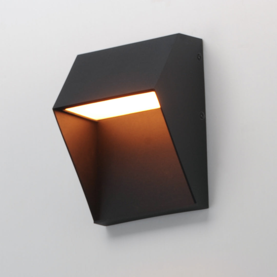 Cliffsedge VX Cliffsdege VX LED Outdoor Wall Sconce by Studio M Lighting – lifestyle