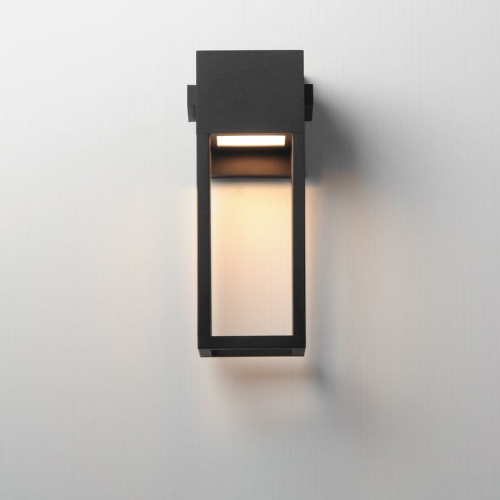 Strand VX 14 Outdoor LED Wall Sconce by Studio M Lighting – lifestyle