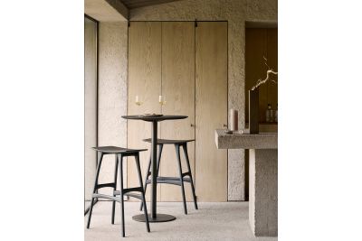 Ethnicraft Blend bar table in oak brown