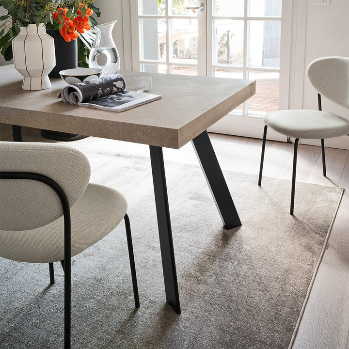 Bold Extendable Dining Table by Connubia detail view