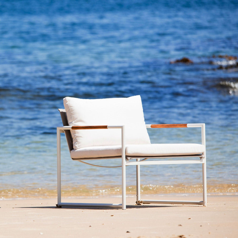 Breeze Lounge Chair by Harbour lifestyle 1