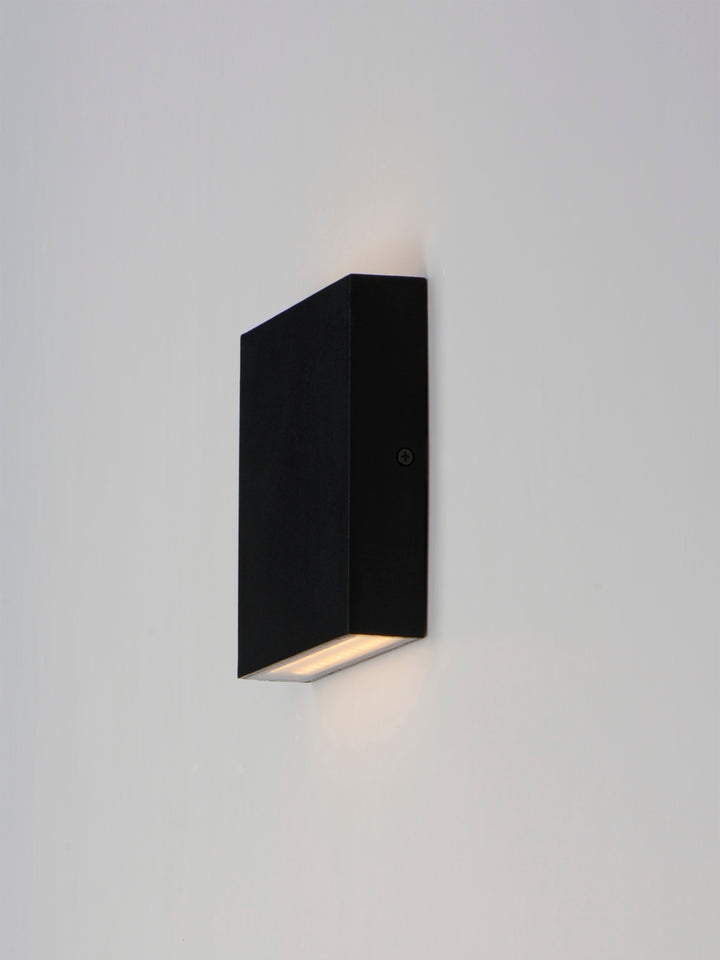 Brik 4.75" LED Outdoor Wall Sconce by ET2 Lighting, styled view 6