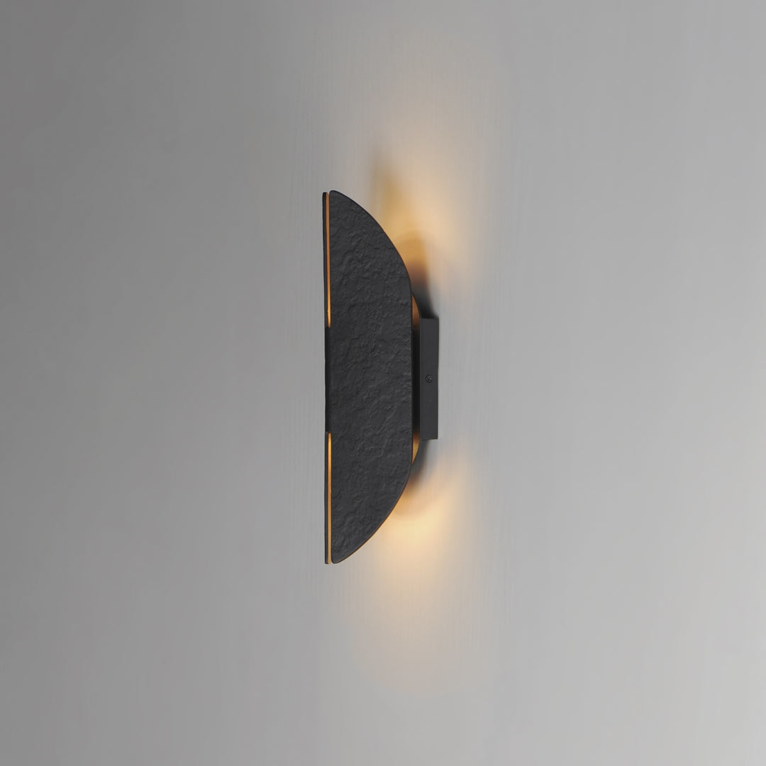 Tectonic 14 Outdoor LED Sconce by Studio M Lighting – lifestyle
