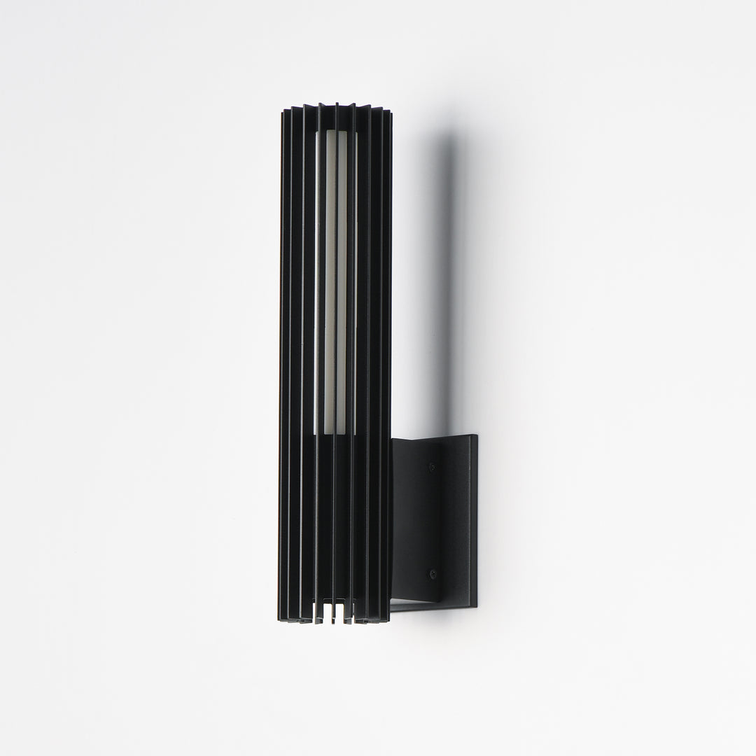 Citadel 14" LED Outdoor Wall Sconce by ET2 Lighting, detail view 1