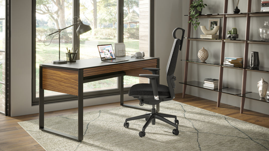 Corridor 6501 Desk lifestyle