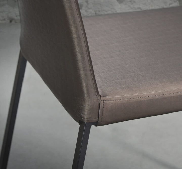 Curvo Dining Chair lifestyle view 2