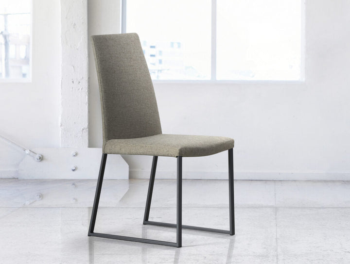 Curvo Dining Chair lifestyle view 1
