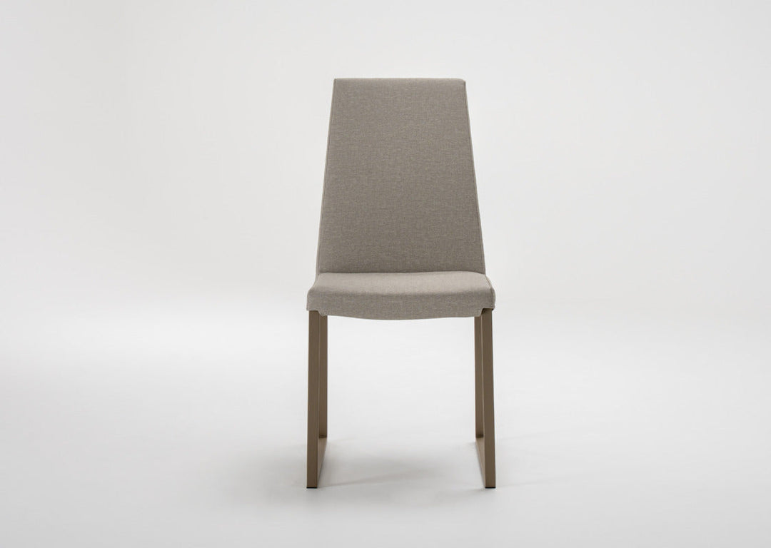 Curvo Dining Chair lifestyle view 3