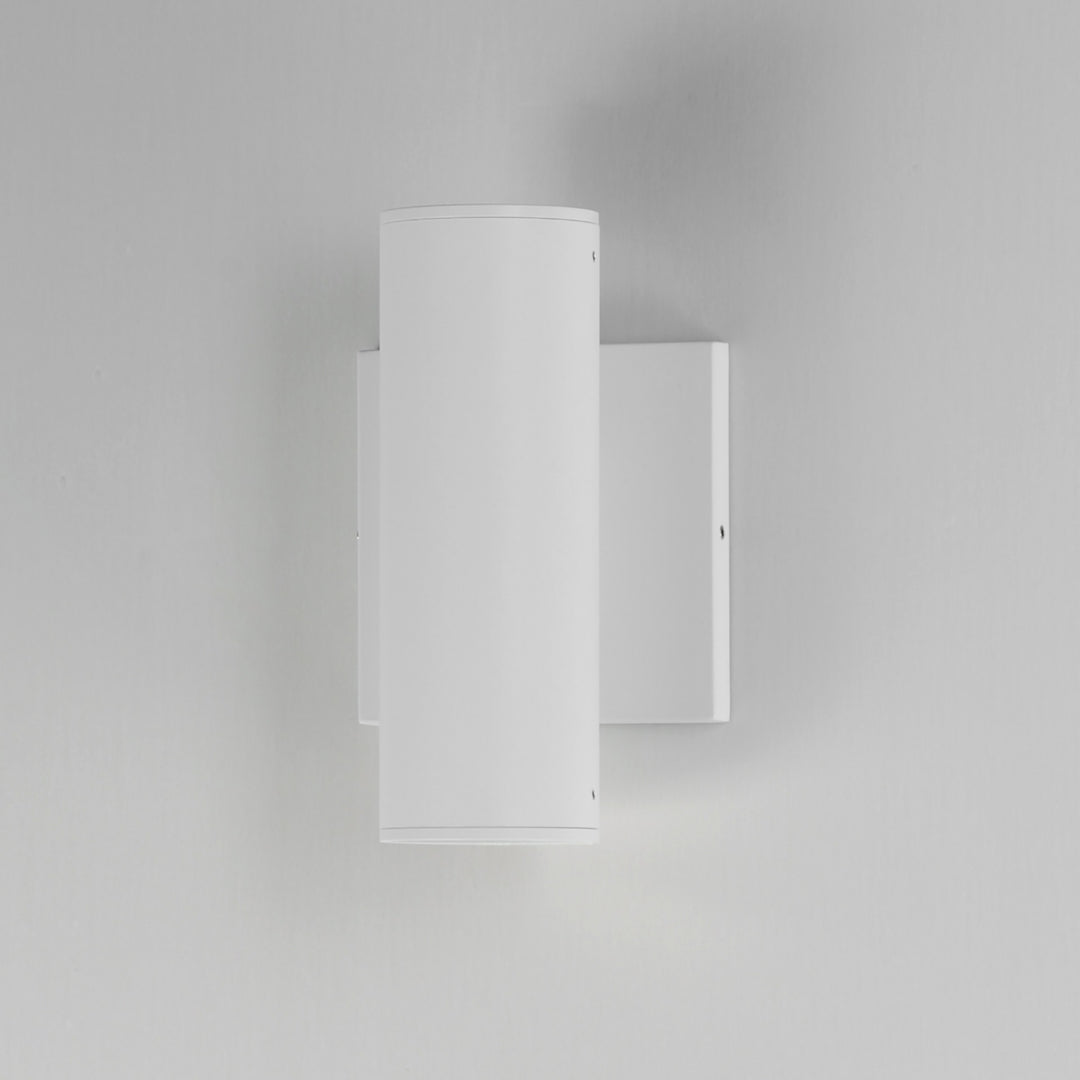 Calibro 7.5 LED Outdoor Sconce by Studio M Lighting – lifestyle