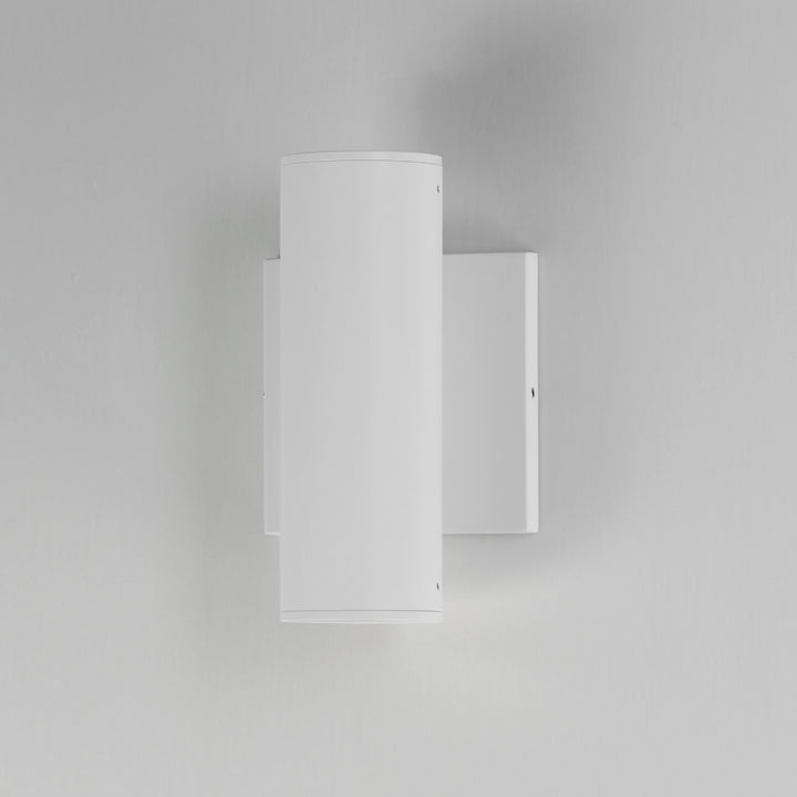Calibro 7.5 LED Outdoor Sconce by Studio M Lighting – lifestyle