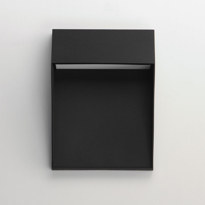 Cliffsedge VX Cliffsdege VX LED Outdoor Wall Sconce by Studio M Lighting – lifestyle