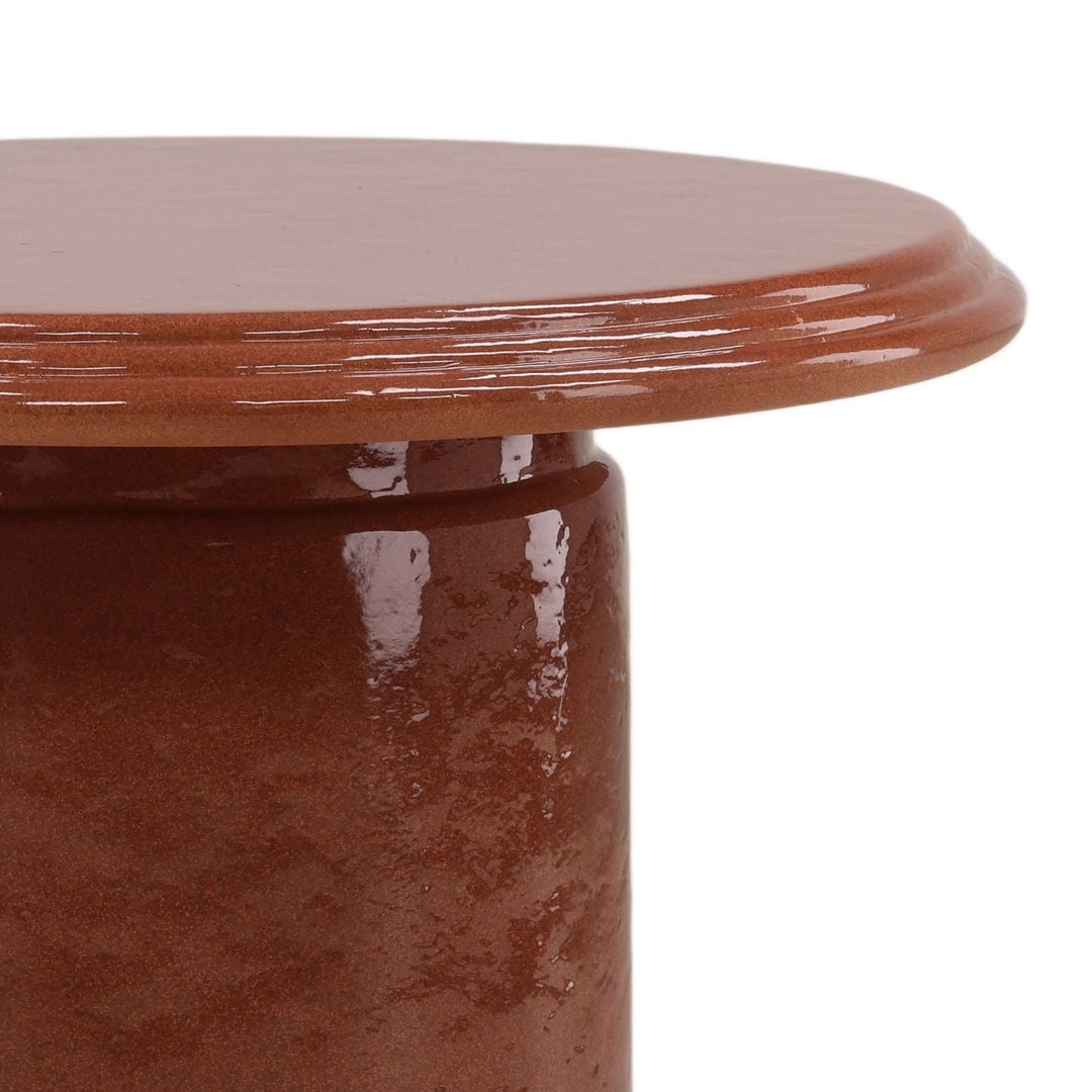 Runa Clay Outdoor Side Table, detail 2 view
