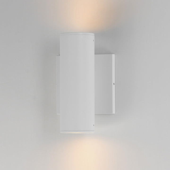 Calibro 7.5 LED Outdoor Sconce by Studio M Lighting – lifestyle