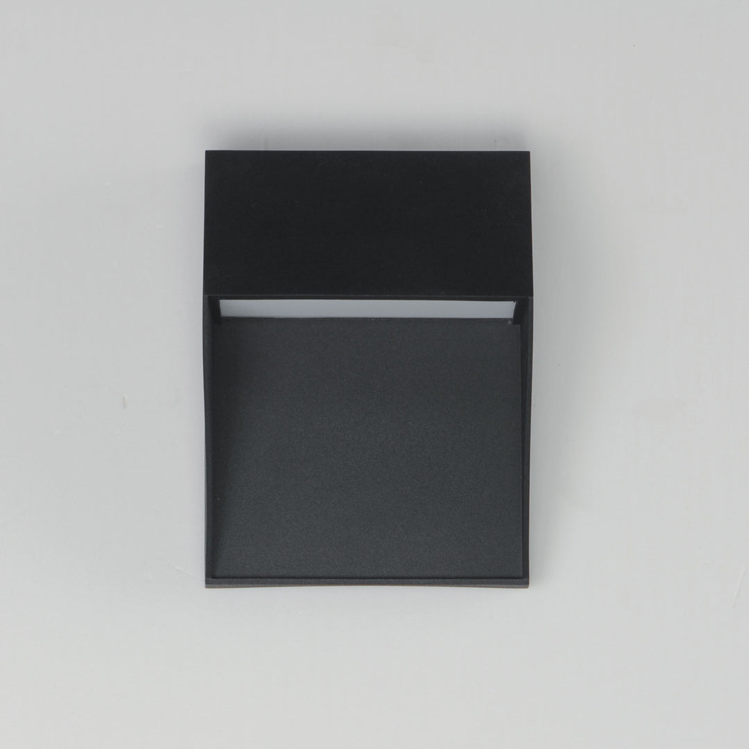 Cliffsedge VX Cliffsdege VX LED Outdoor Wall Sconce by Studio M Lighting – lifestyle