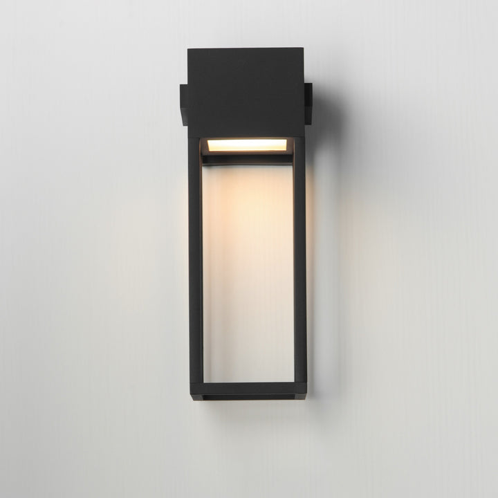 Strand VX 18 Outdoor LED Wall Sconce by Studio M Lighting – lifestyle