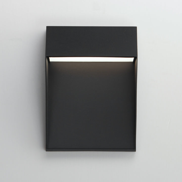 Cliffsedge VX Cliffsdege VX LED Outdoor Wall Sconce by Studio M Lighting – lifestyle