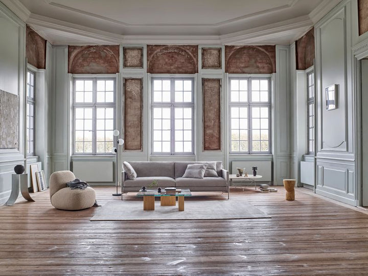 Eilersen Havana Curl 06 lifestyle — Ash sofa 240x98 cm Level 26 ENVIR with Havana chair without arm Curl 06 Stick carpet Nature Puzz and Spider Square table 110238