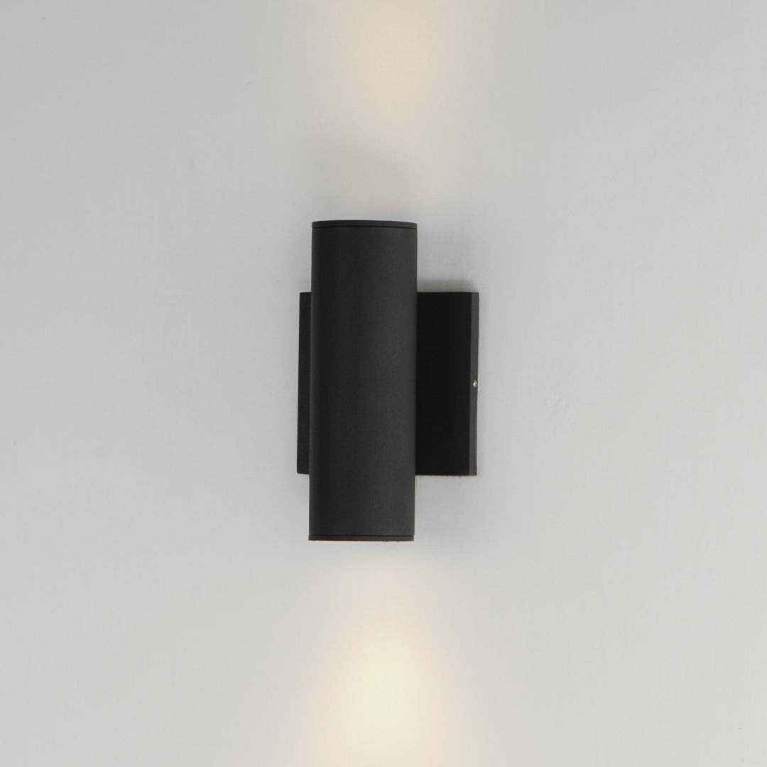 Calibro 7.5 LED Outdoor Sconce by Studio M Lighting – lifestyle