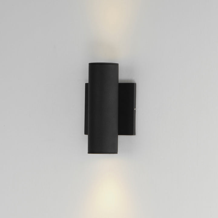 Calibro 7.5 LED Outdoor Sconce by Studio M Lighting – lifestyle