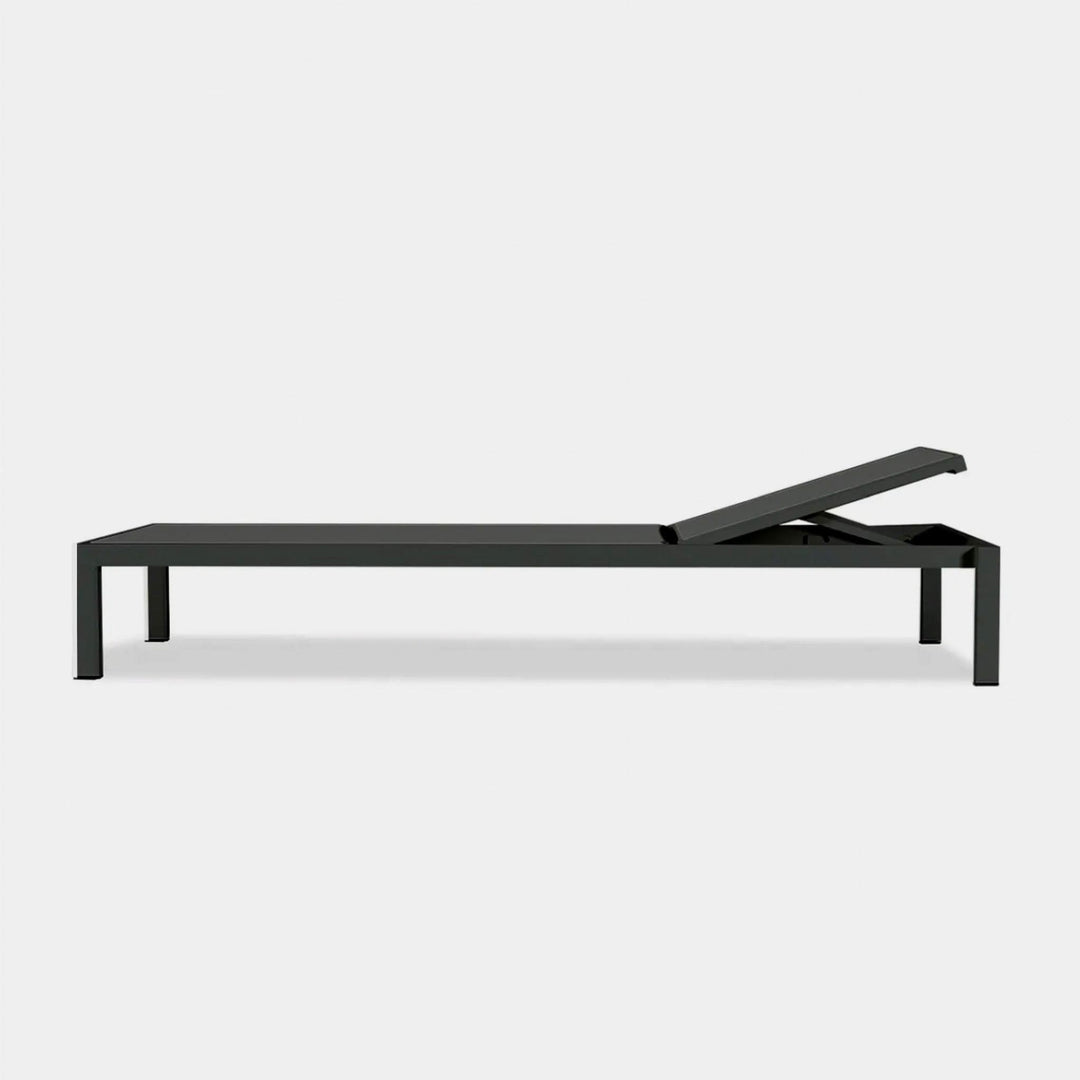Hayman Aluminum Stacking Mesh Sun Lounge by Harbour detail view 1