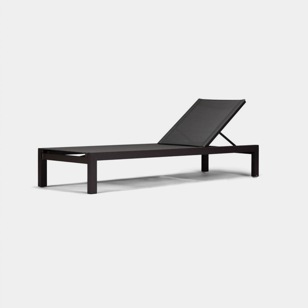 Hayman Aluminum Stacking Mesh Sun Lounge by Harbour detail view 2