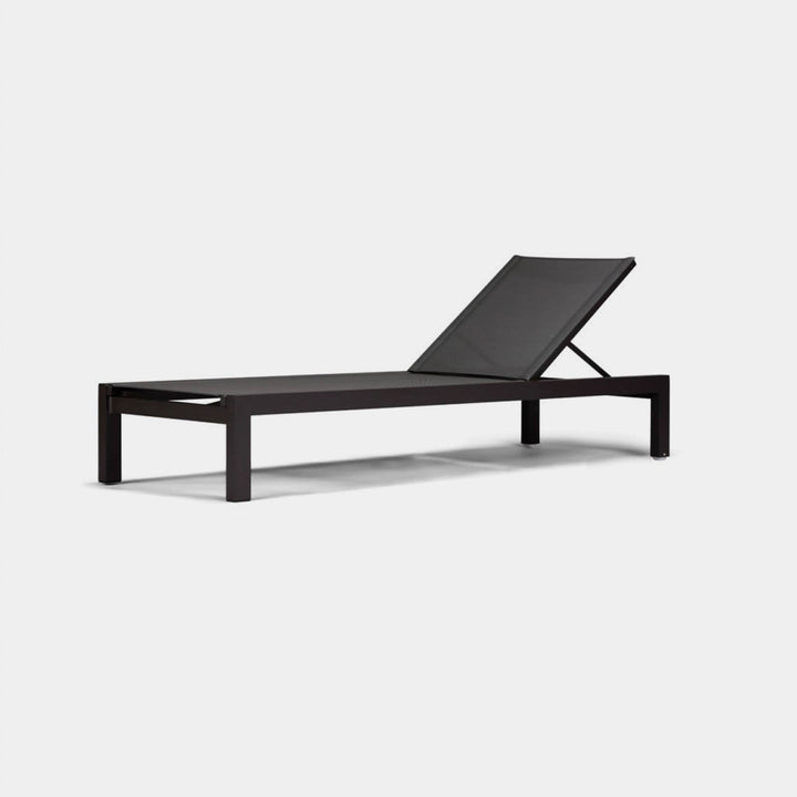 Hayman Aluminum Stacking Mesh Sun Lounge by Harbour detail view 2