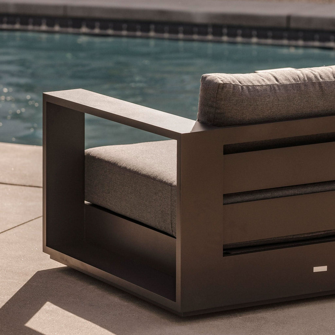 Hayman Aluminum Lounge Chair by Harbour lifestyle 2