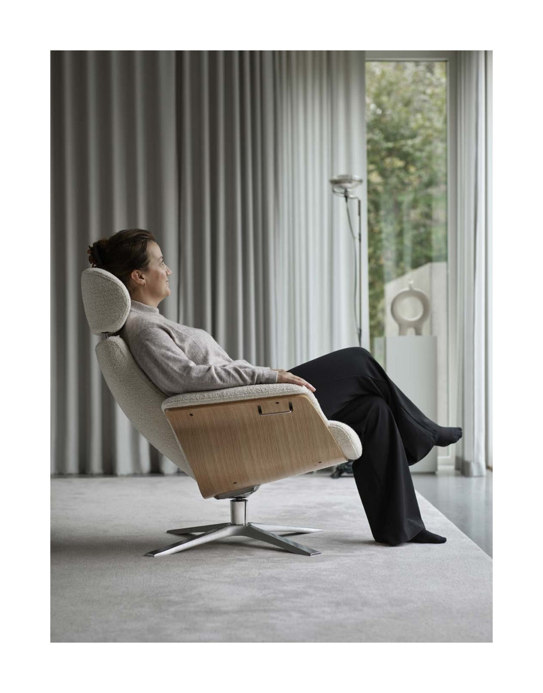 Timeout lookbook lifestyle — bouclé recliner