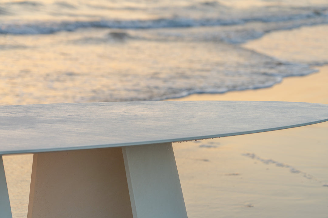 Mobital Tumuli oval outdoor dining table in Tapioca, alternate detail