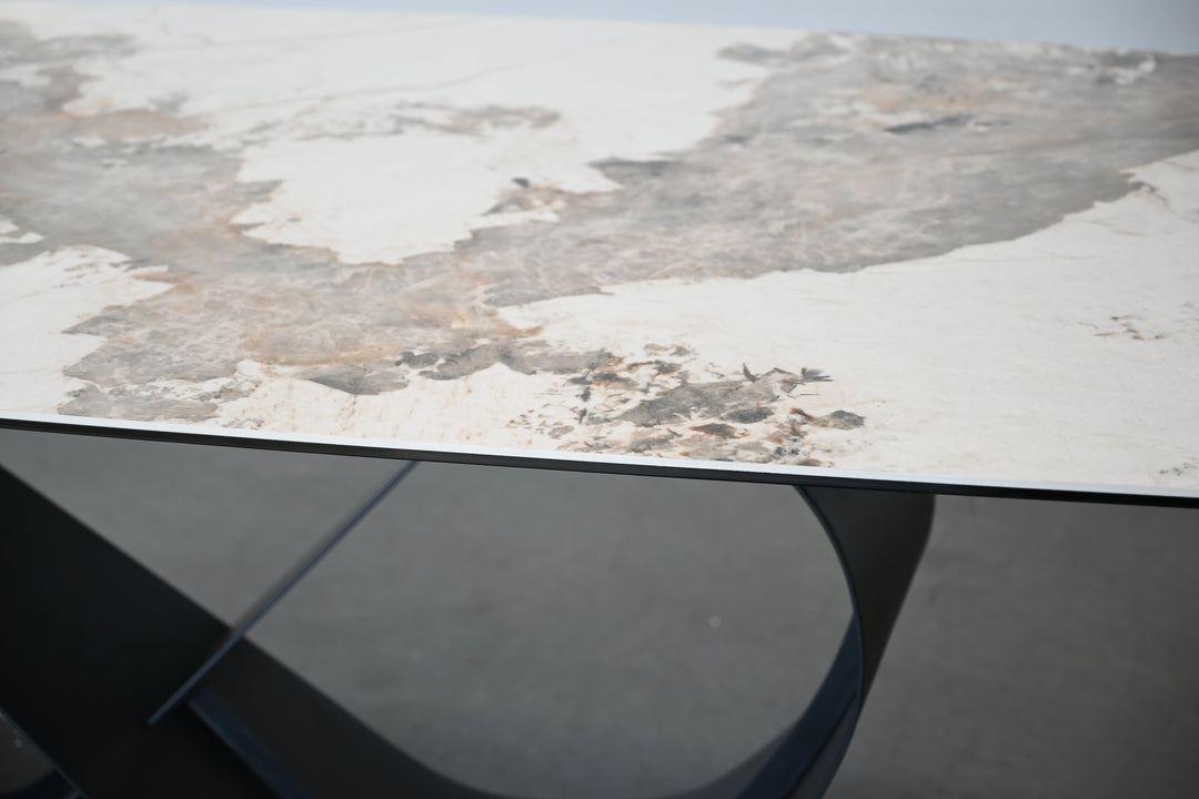 Mobital Wave 103-inch dining table in Magellano ceramic, surface detail