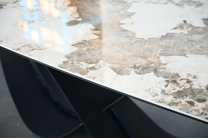 Mobital Wave 103-inch dining table in Magellano ceramic, base detail
