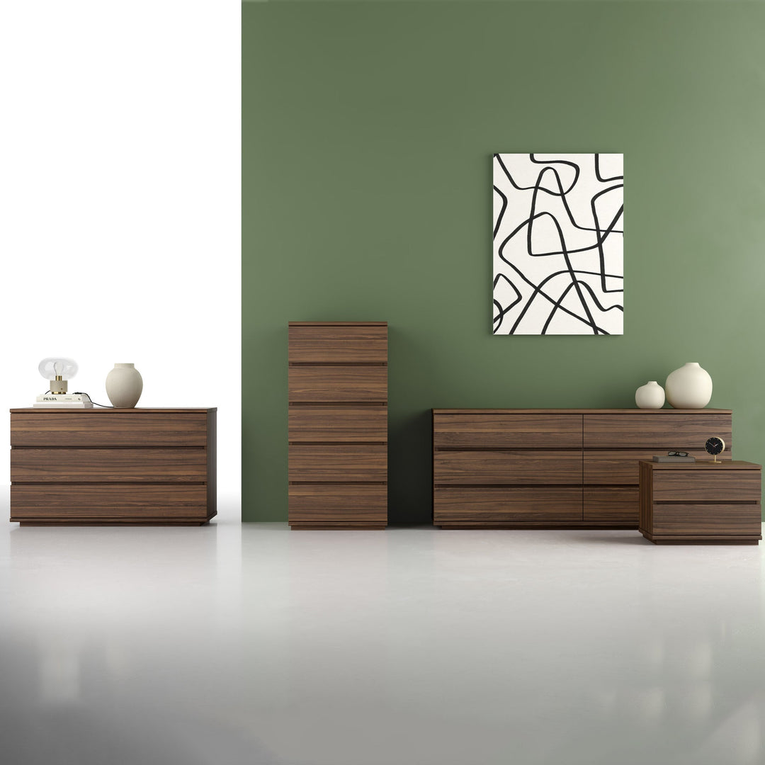 Nevada Narrow Chest: lifestyle