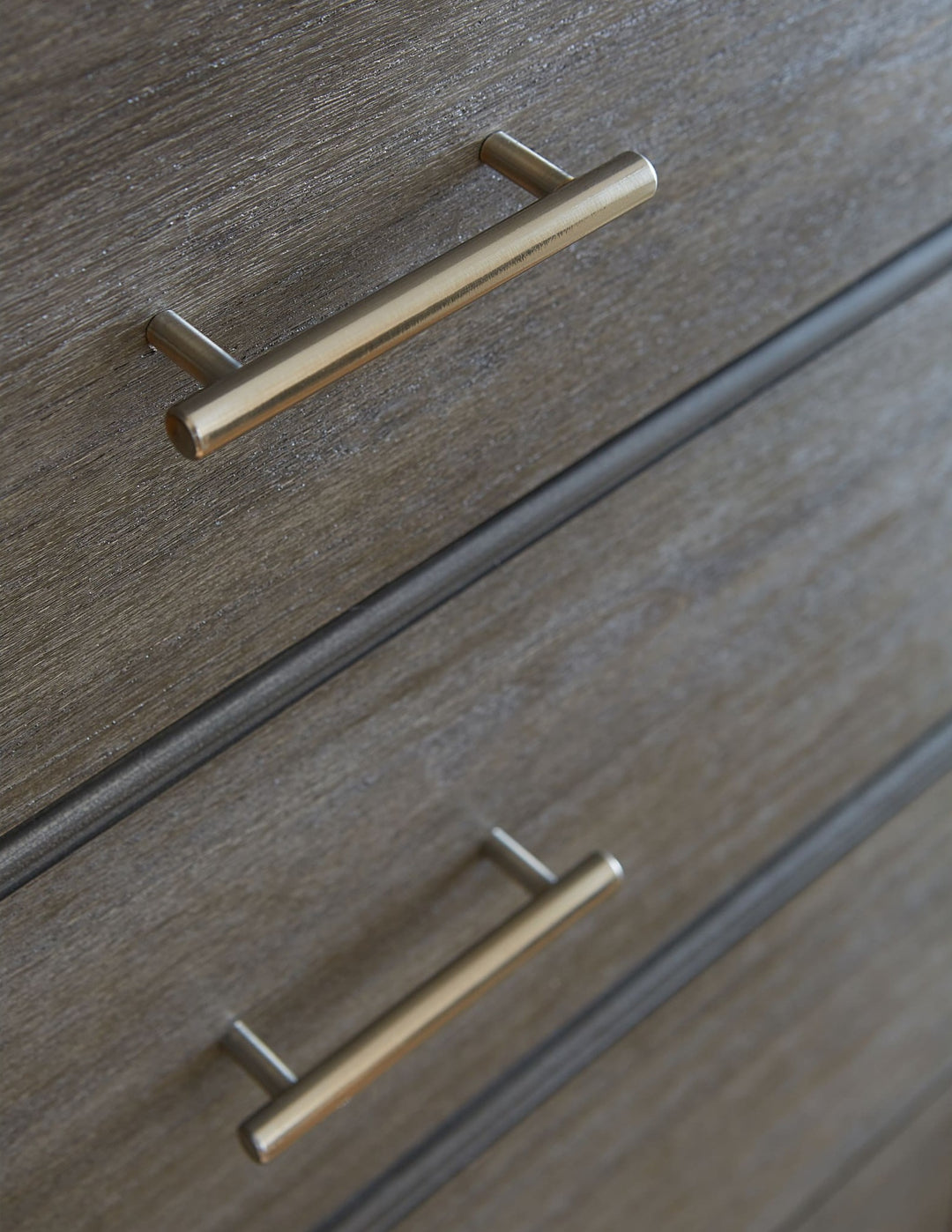 Nevis Five Drawer Chest in Sharkskin — detail view