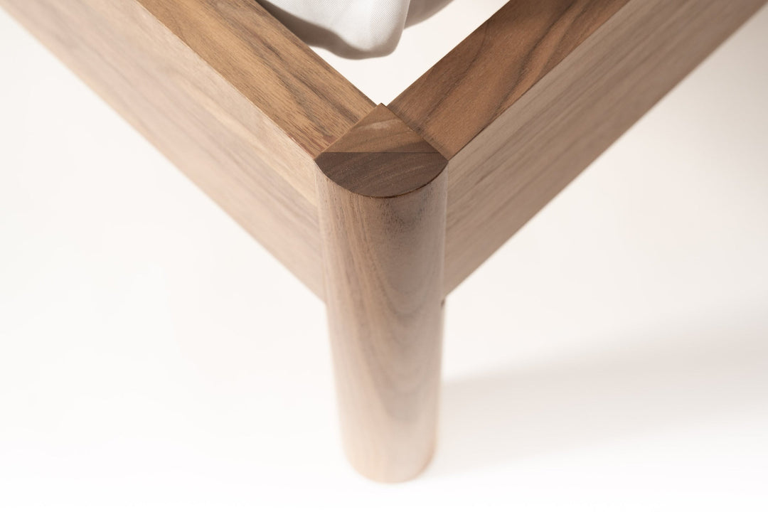 Nueva Bed — leg detail