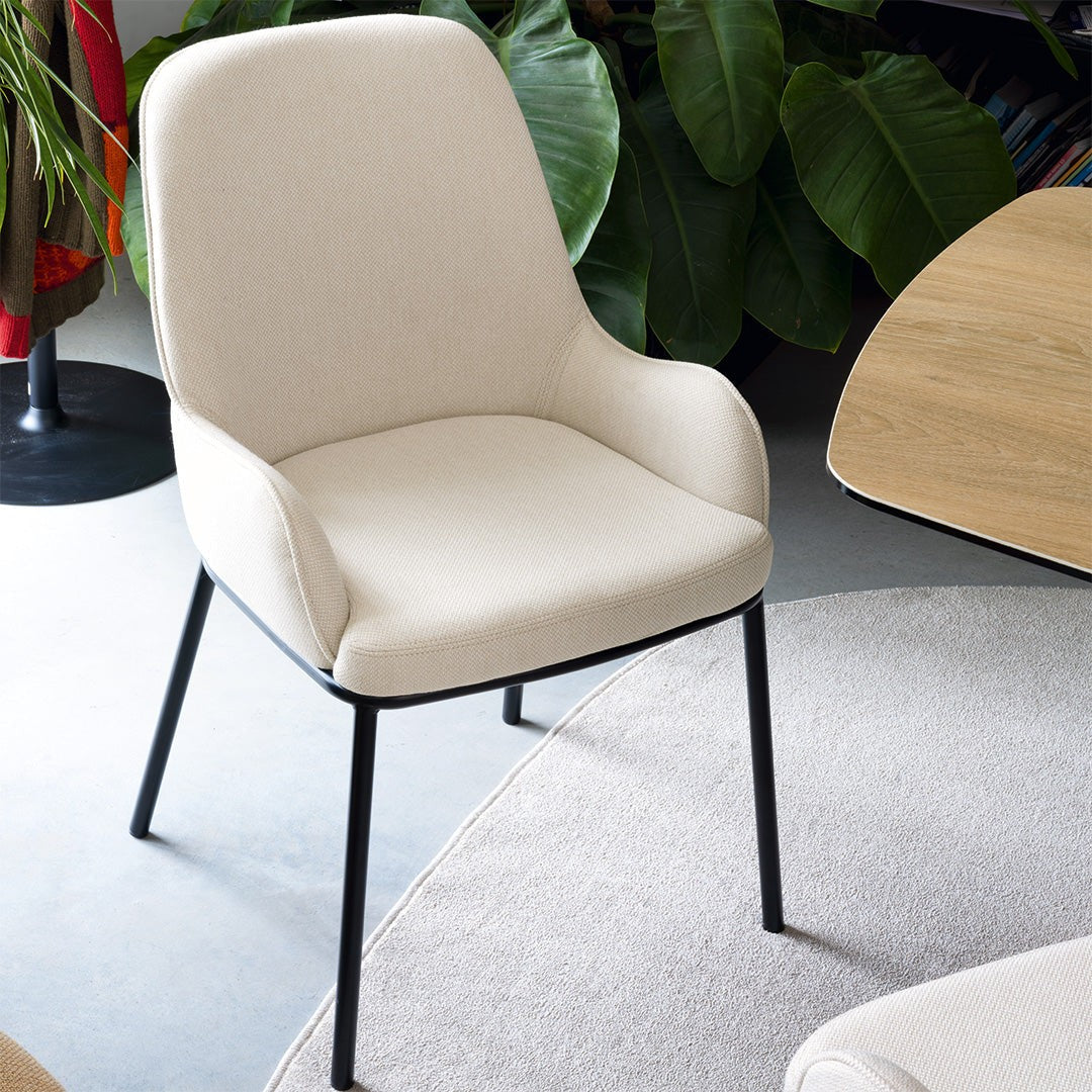 Orion Barrel Extendable Dining Table by Connubia detail view