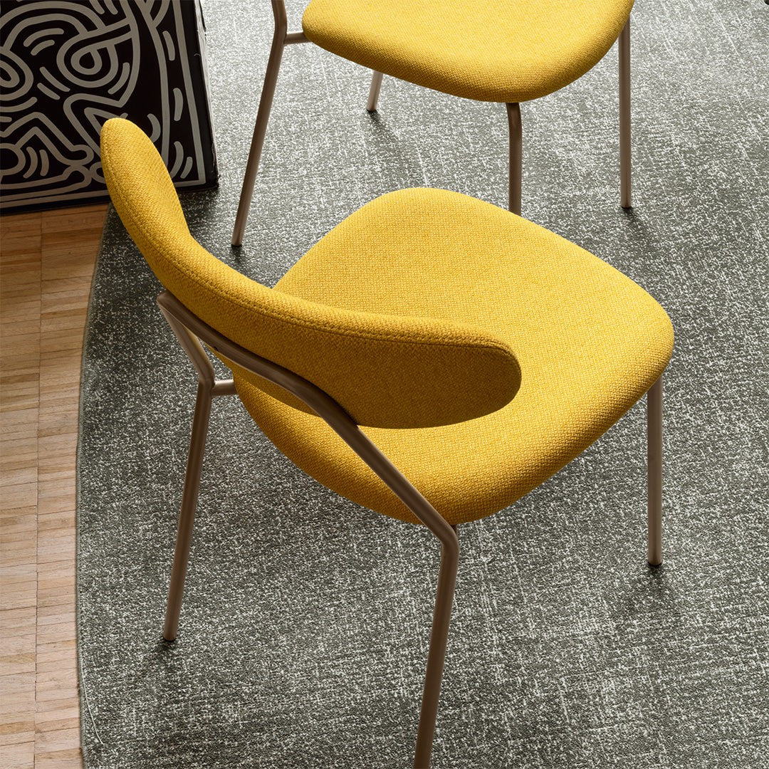 Pentagon Extendable Dining Table by Connubia detail view