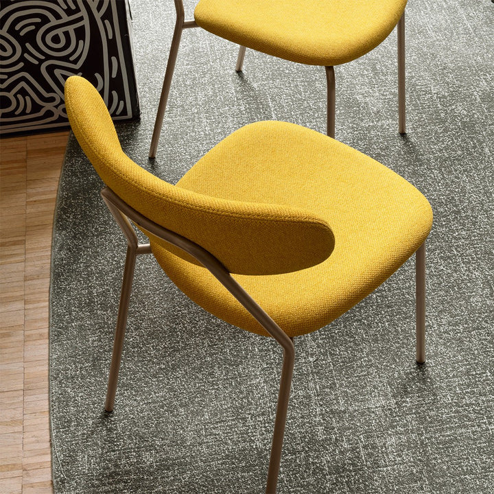 Pentagon Extendable Dining Table by Connubia detail view