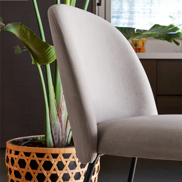 Pentagon Fast Extendable Dining Table by Connubia detail view