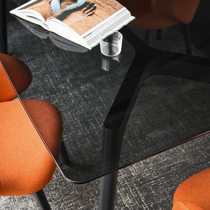 Pod Barrel Dining Table by Connubia detail view