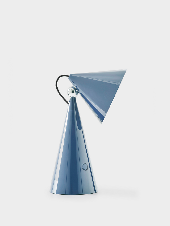 Pose Portable Light in High-Gloss Baby Blue