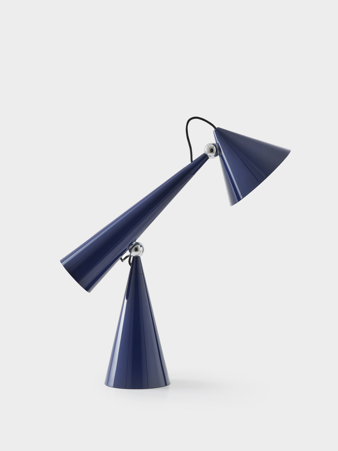 Pose Task Light in High-Gloss Indigo