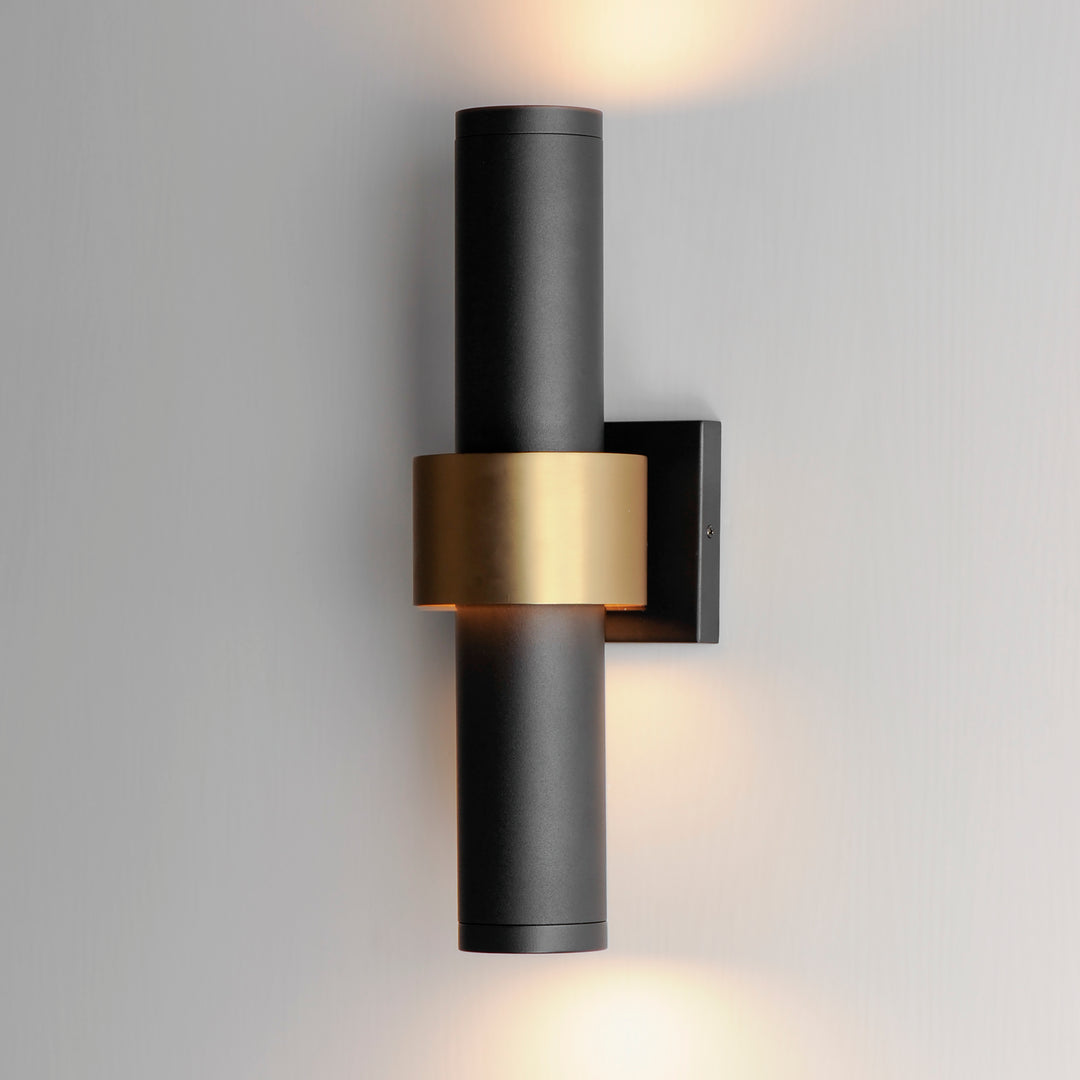 Reveal Large LED Outdoor Wall Sconce by ET2 Lighting, styled view 4
