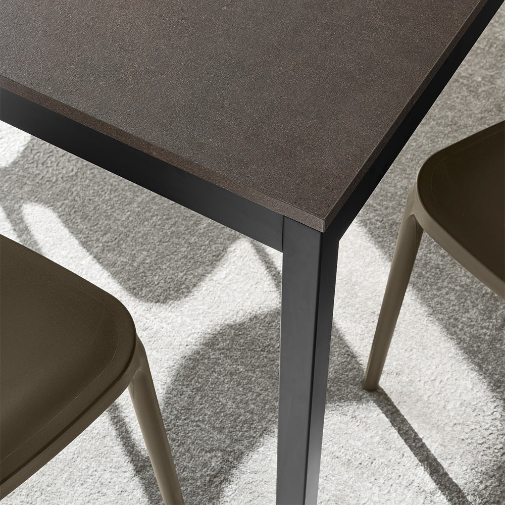 Snap Extendable Dining Table by Connubia detail view