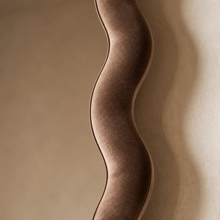 Velvet Wave Mirror by Interior Moderna - view 6