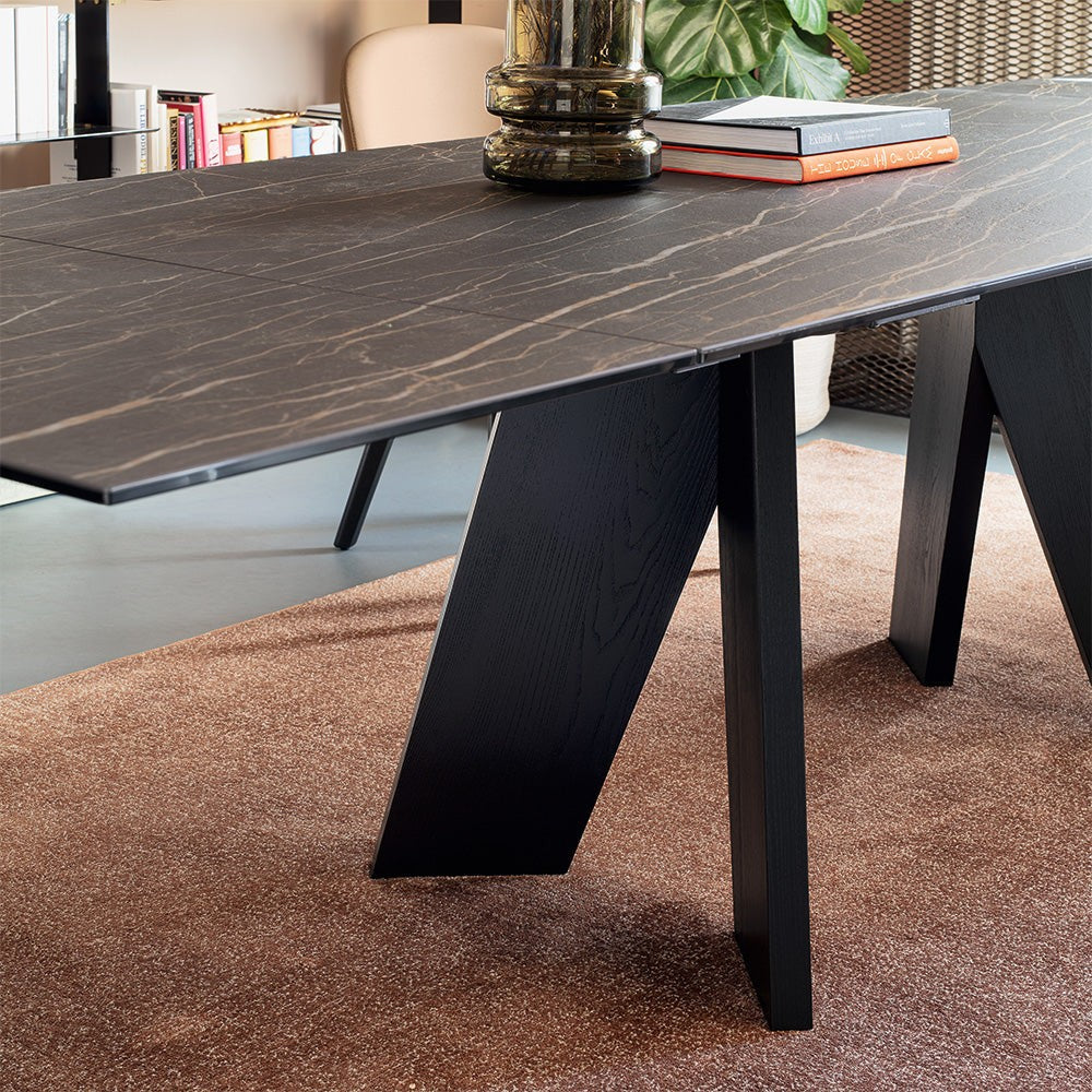 Victor Extendable Dining Table by Connubia detail view